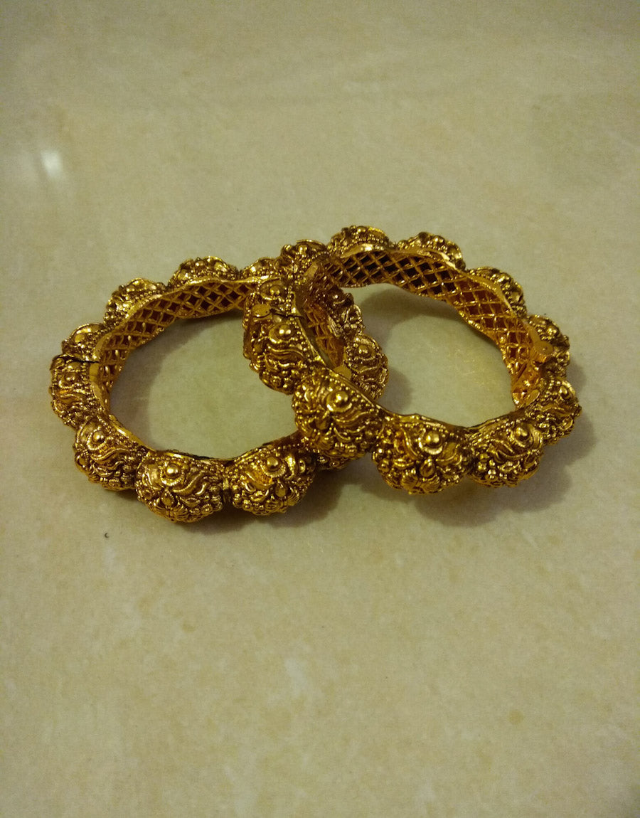 Grooves Gold Bangles
