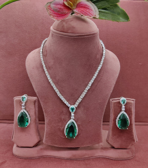 Emerald Teardrop Necklace-Earrings set